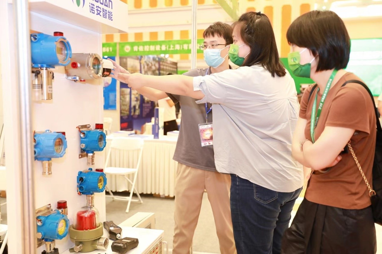 现场咨询图.jpg 现场咨询图.jpg